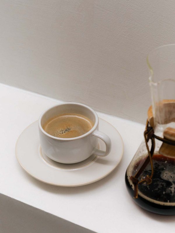 kaboompics_minimal-coffee-aesthetic-with-dark-tones-and-texture-39393